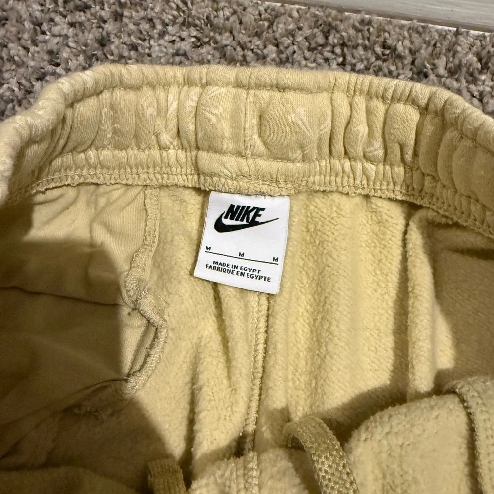 Nike Men’s Club Fleece Joggers - Picture 5 of 5